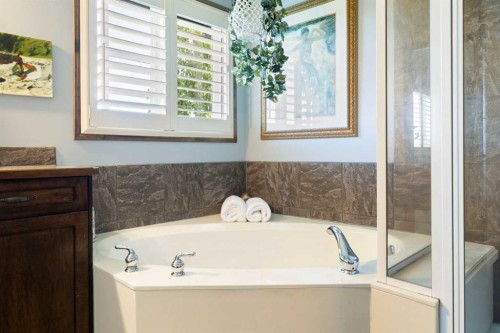 382 Tuscany Ravine Road Nw, Calgary, AB - Indoor Photo Showing Bathroom