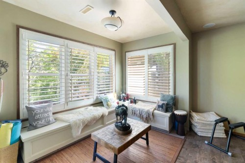 382 Tuscany Ravine Road Nw, Calgary, AB - Indoor Photo Showing Living Room