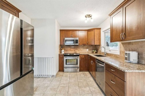 731 Archwood Road Se, Calgary, AB - Indoor Photo Showing Kitchen