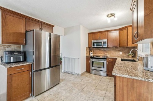 731 Archwood Road Se, Calgary, AB - Indoor Photo Showing Kitchen