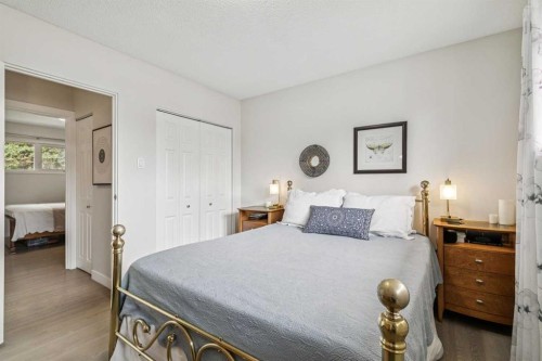 731 Archwood Road Se, Calgary, AB - Indoor Photo Showing Bedroom