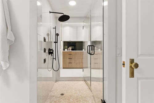 79 Bel-Aire Place Sw, Calgary, AB - Indoor Photo Showing Bathroom