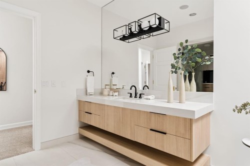 79 Bel-Aire Place Sw, Calgary, AB - Indoor Photo Showing Bathroom