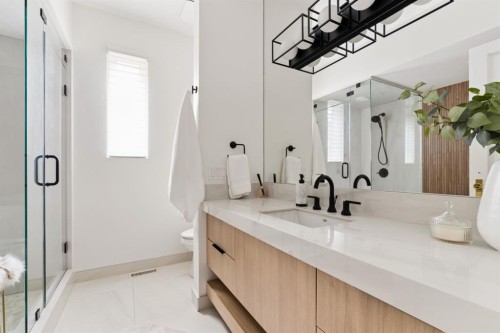 79 Bel-Aire Place Sw, Calgary, AB - Indoor Photo Showing Bathroom