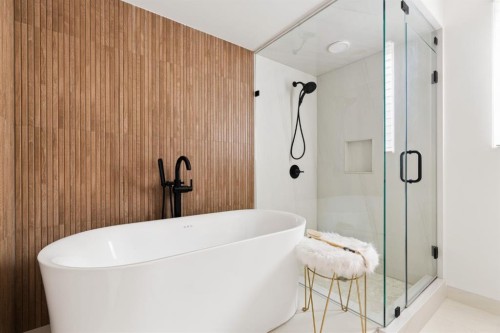 79 Bel-Aire Place Sw, Calgary, AB - Indoor Photo Showing Bathroom