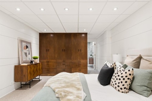 79 Bel-Aire Place Sw, Calgary, AB - Indoor Photo Showing Bedroom
