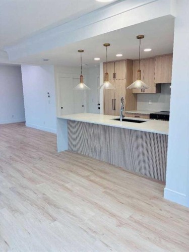 103-4270 Norford Avenue Nw, Calgary, AB - Indoor Photo Showing Kitchen