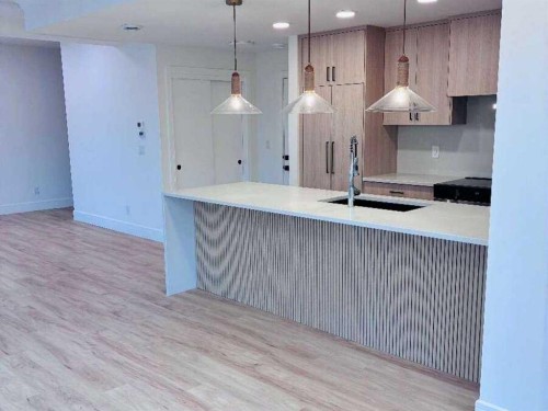 103-4270 Norford Avenue Nw, Calgary, AB - Indoor Photo Showing Kitchen
