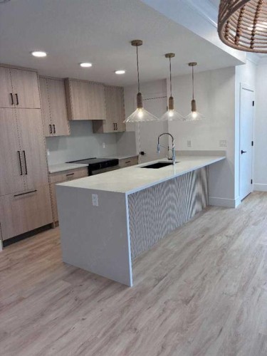 103-4270 Norford Avenue Nw, Calgary, AB - Indoor Photo Showing Kitchen
