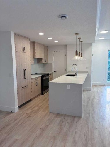103-4270 Norford Avenue Nw, Calgary, AB - Indoor Photo Showing Kitchen