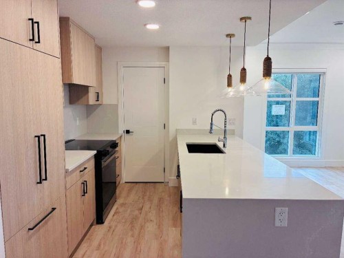 103-4270 Norford Avenue Nw, Calgary, AB - Indoor Photo Showing Kitchen With Upgraded Kitchen