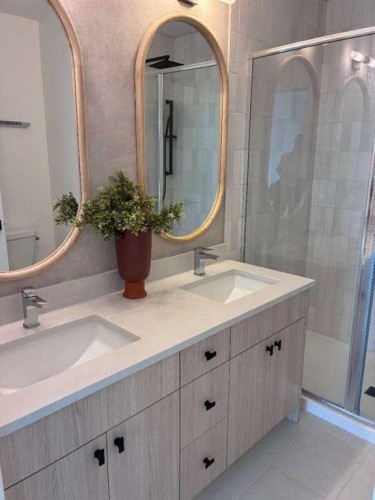 103-4270 Norford Avenue Nw, Calgary, AB - Indoor Photo Showing Bathroom