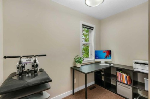360 Marquis Heights Se, Calgary, AB - Indoor