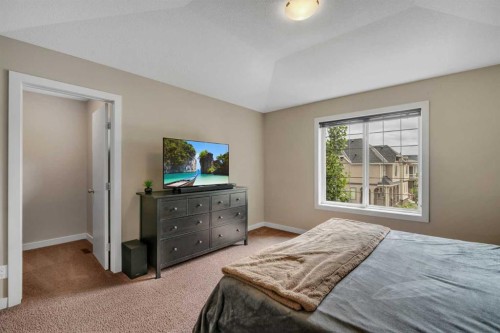 360 Marquis Heights Se, Calgary, AB - Indoor Photo Showing Bedroom