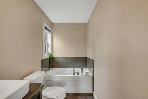 360 Marquis Heights Se, Calgary, AB - Indoor Photo Showing Bathroom