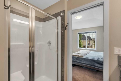 360 Marquis Heights Se, Calgary, AB - Indoor Photo Showing Bathroom