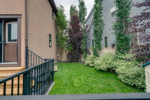360 Marquis Heights Se, Calgary, AB - Outdoor
