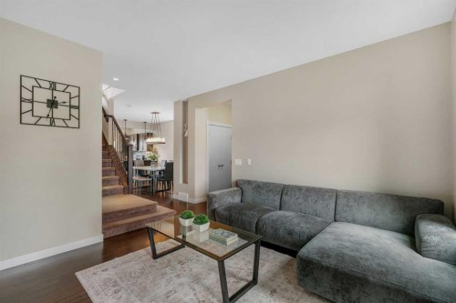 360 Marquis Heights Se, Calgary, AB - Indoor Photo Showing Living Room