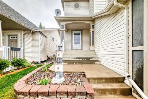 2092 Reunion Boulevard Nw, Airdrie, AB - Outdoor