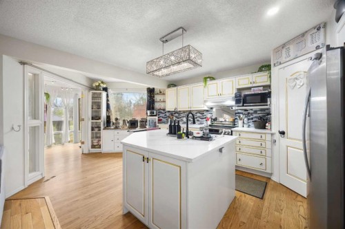 58 Citadel Crest Circle Nw, Calgary, AB - Indoor Photo Showing Kitchen