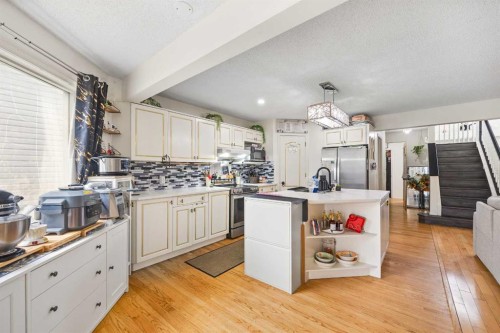 58 Citadel Crest Circle Nw, Calgary, AB - Indoor Photo Showing Kitchen With Upgraded Kitchen