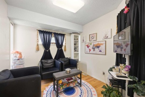 58 Citadel Crest Circle Nw, Calgary, AB - Indoor Photo Showing Living Room