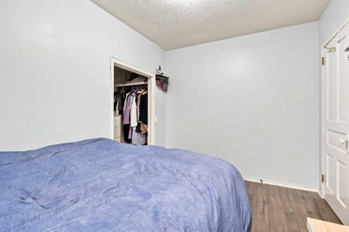 235 20 Avenue Ne, Calgary, AB - Indoor Photo Showing Bedroom