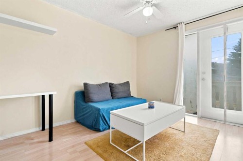 235 20 Avenue Ne, Calgary, AB - Indoor Photo Showing Other Room