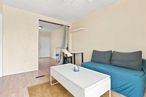 235 20 Avenue Ne, Calgary, AB - Indoor