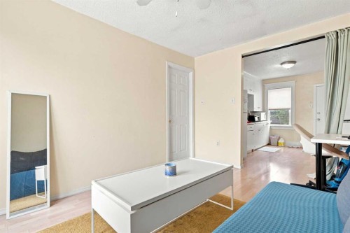 235 20 Avenue Ne, Calgary, AB - Indoor Photo Showing Other Room