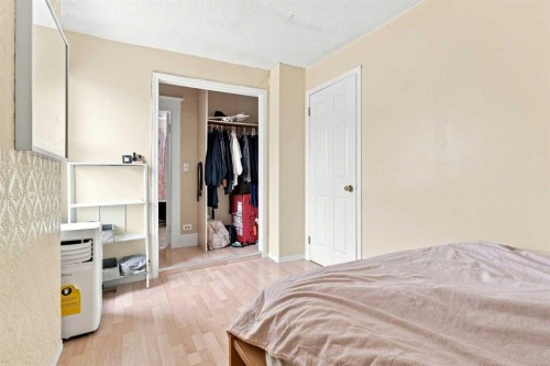 235 20 Avenue Ne, Calgary, AB - Indoor Photo Showing Bedroom