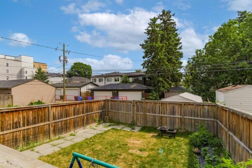 235 20 Avenue Ne, Calgary, AB - Outdoor With Backyard