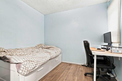 235 20 Avenue Ne, Calgary, AB - Indoor Photo Showing Office
