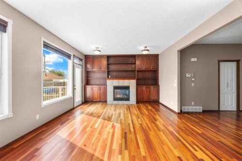 3906 2 Street Nw, Calgary, AB - Indoor Photo Showing Living Room With Fireplace