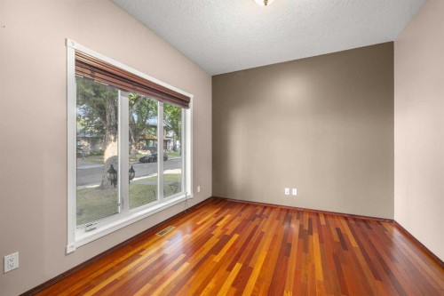 3906 2 Street Nw, Calgary, AB - Indoor Photo Showing Other Room