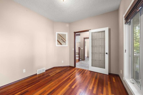 3906 2 Street Nw, Calgary, AB - Indoor Photo Showing Other Room