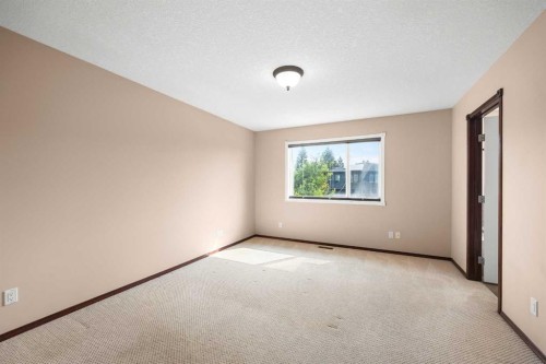 3906 2 Street Nw, Calgary, AB - Indoor Photo Showing Other Room