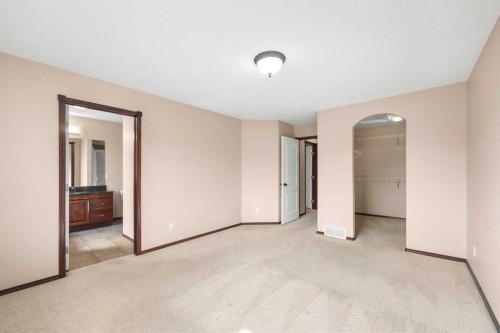 3906 2 Street Nw, Calgary, AB - Indoor Photo Showing Other Room