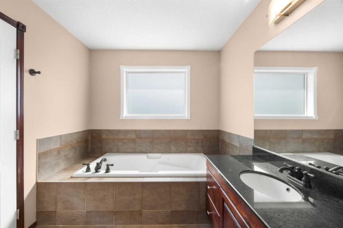 3906 2 Street Nw, Calgary, AB - Indoor Photo Showing Bathroom
