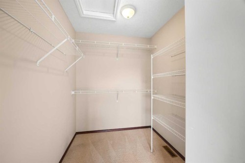 3906 2 Street Nw, Calgary, AB - Indoor With Storage