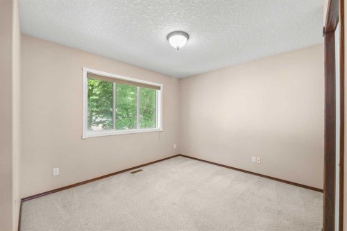 3906 2 Street Nw, Calgary, AB - Indoor Photo Showing Other Room