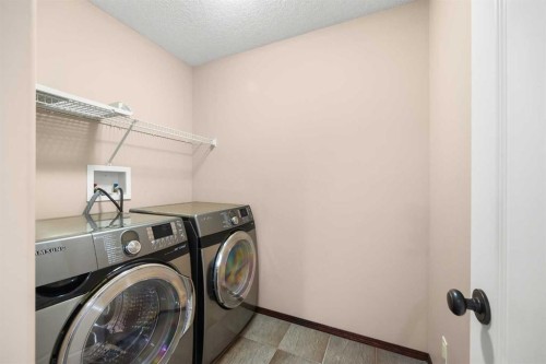 3906 2 Street Nw, Calgary, AB - Indoor Photo Showing Laundry Room