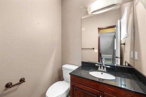 3906 2 Street Nw, Calgary, AB - Indoor Photo Showing Bathroom