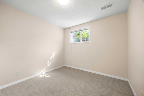 3906 2 Street Nw, Calgary, AB - Indoor Photo Showing Other Room