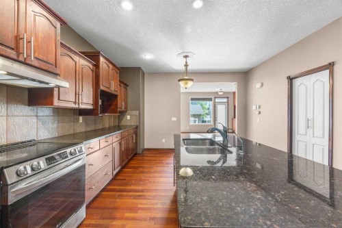 3906 2 Street Nw, Calgary, AB - Indoor Photo Showing Kitchen With Double Sink