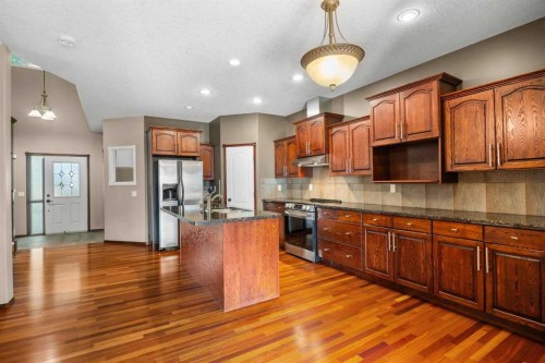 3906 2 Street Nw, Calgary, AB - Indoor Photo Showing Kitchen With Stainless Steel Kitchen