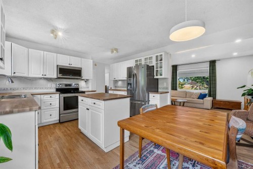 632 Foritana Road Se, Calgary, AB - Indoor Photo Showing Kitchen With Double Sink