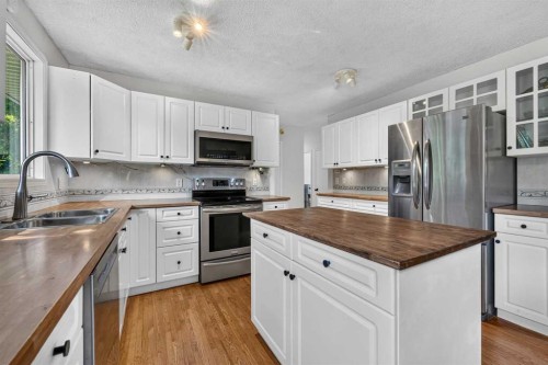 632 Foritana Road Se, Calgary, AB - Indoor Photo Showing Kitchen With Double Sink