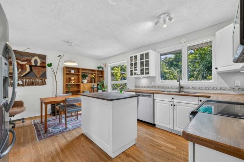 632 Foritana Road Se, Calgary, AB - Indoor Photo Showing Kitchen With Double Sink