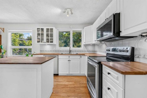 632 Foritana Road Se, Calgary, AB - Indoor Photo Showing Kitchen